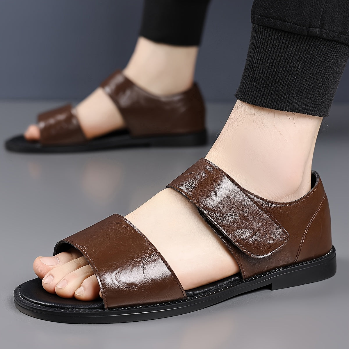 Mens Breathable Sandals Casual Beach Shoes Soft Sole Trend Shoes Anti-slip Wear-resistant Two Colors