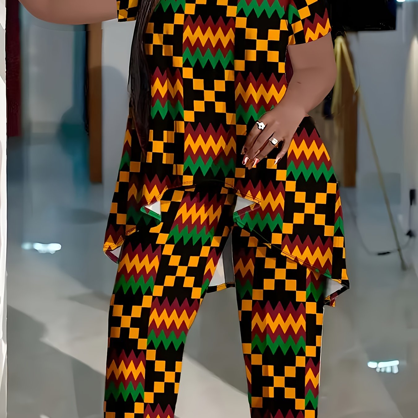 Top And Bottom 2pcs Fashionable Women's Clothing Geometric Set