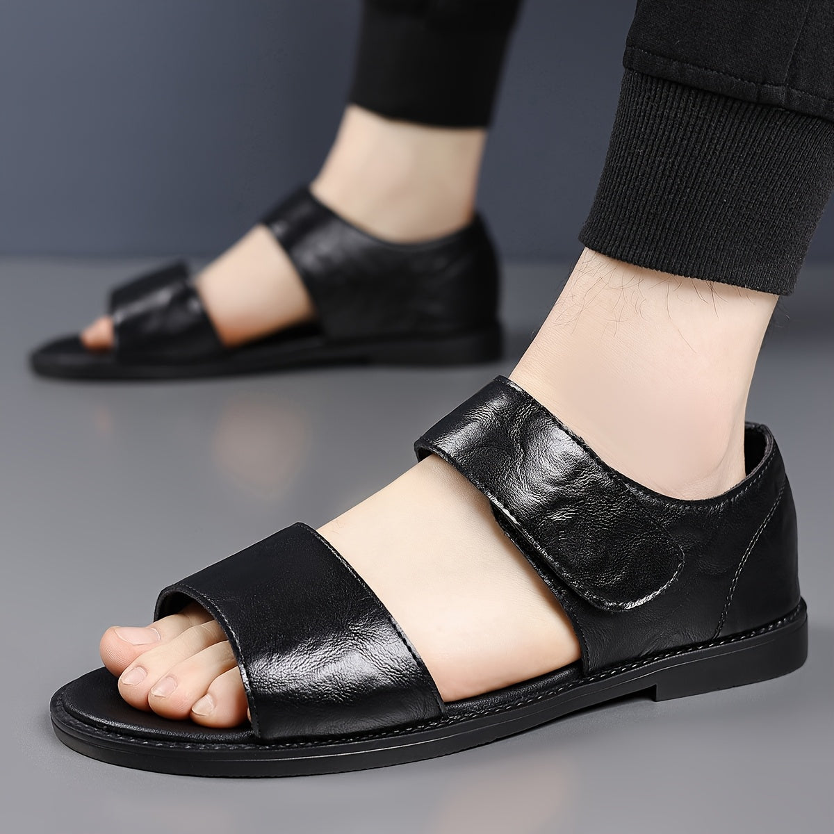 Mens Breathable Sandals Casual Beach Shoes Soft Sole Trend Shoes Anti-slip Wear-resistant Two Colors